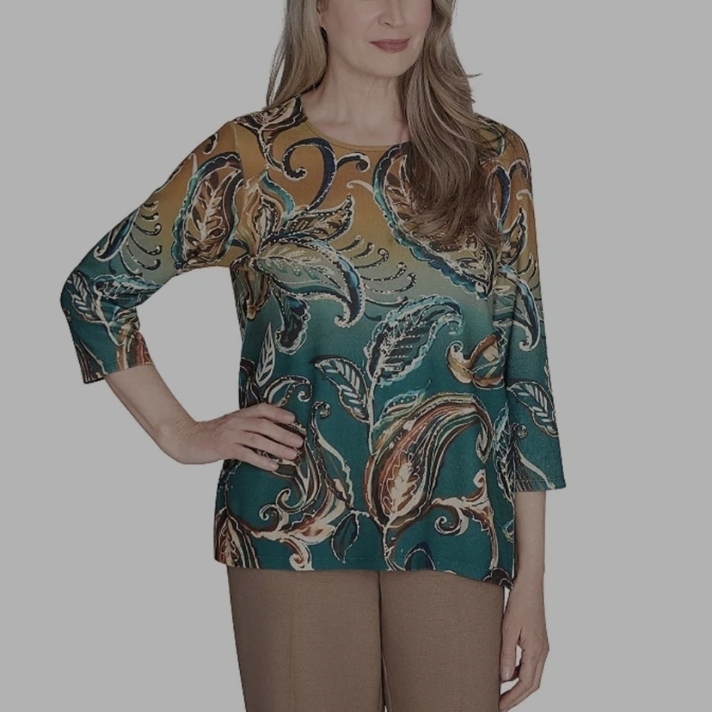 Alfred Dunner Paisley Ombre Top. Size Small. New.Indulge in both style and com